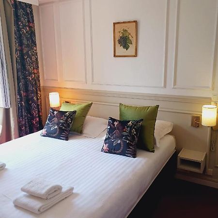Отель Logis Le Relais Imperial Сен-Валье-де-Тье Экстерьер фото