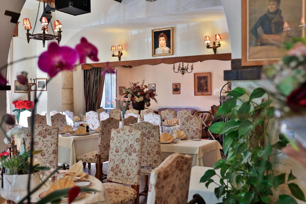 Отель Logis Le Relais Imperial Сен-Валье-де-Тье Экстерьер фото