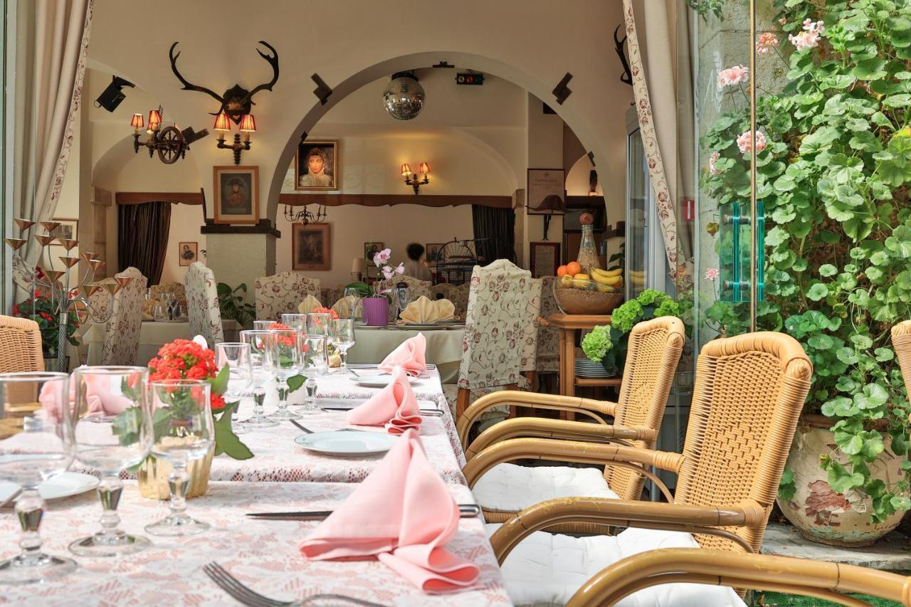 Отель Logis Le Relais Imperial Сен-Валье-де-Тье Экстерьер фото