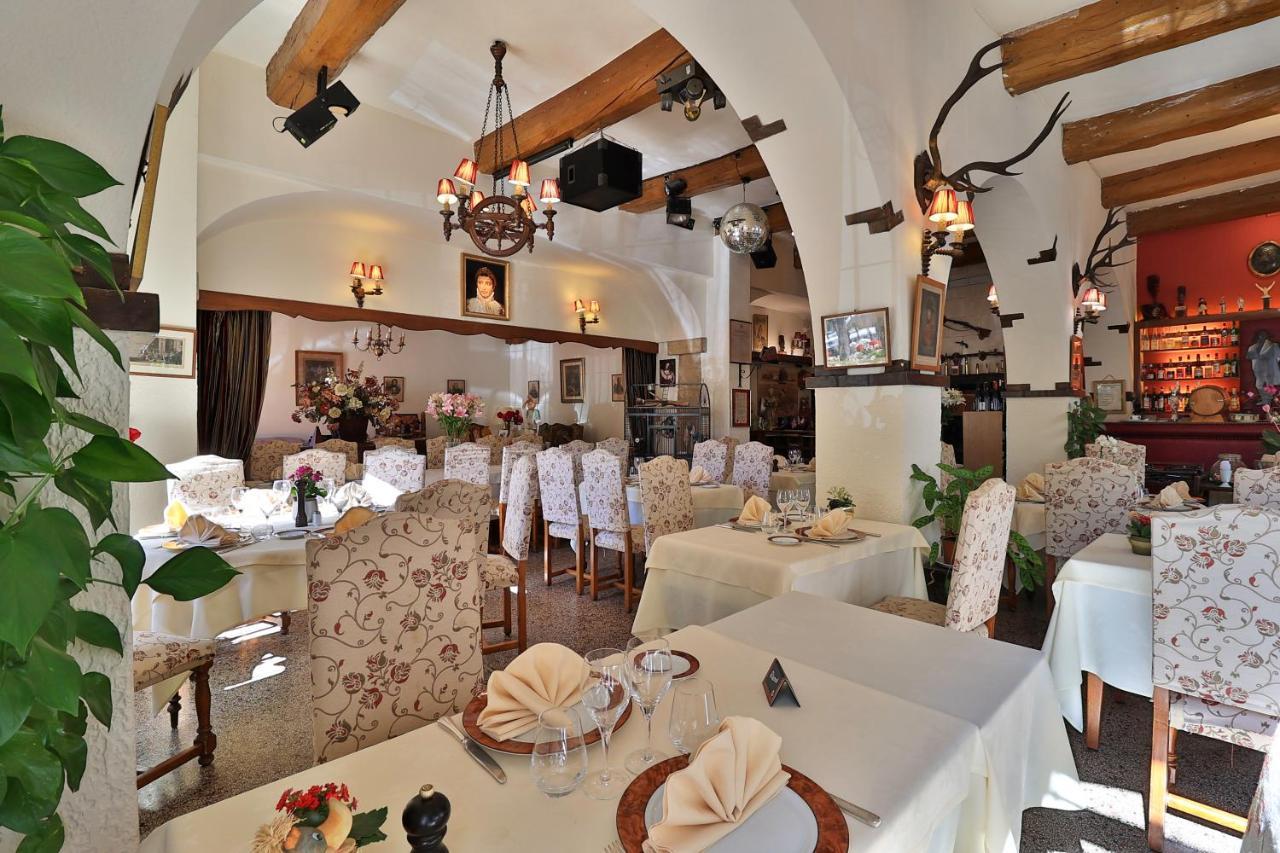 Отель Logis Le Relais Imperial Сен-Валье-де-Тье Экстерьер фото
