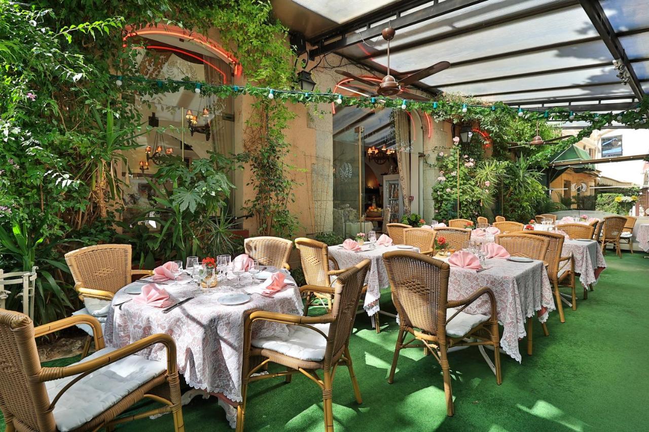 Отель Logis Le Relais Imperial Сен-Валье-де-Тье Экстерьер фото