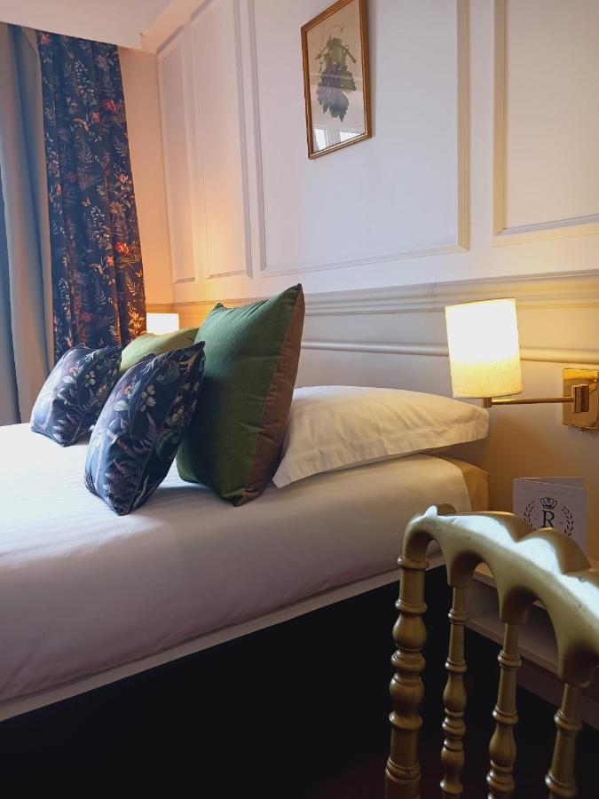 Отель Logis Le Relais Imperial Сен-Валье-де-Тье Экстерьер фото