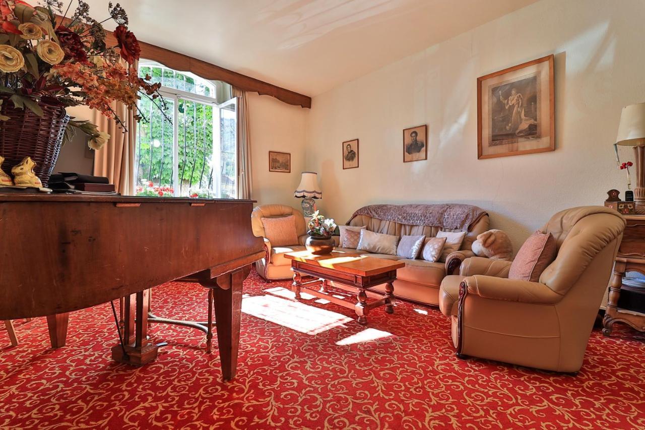 Отель Logis Le Relais Imperial Сен-Валье-де-Тье Экстерьер фото