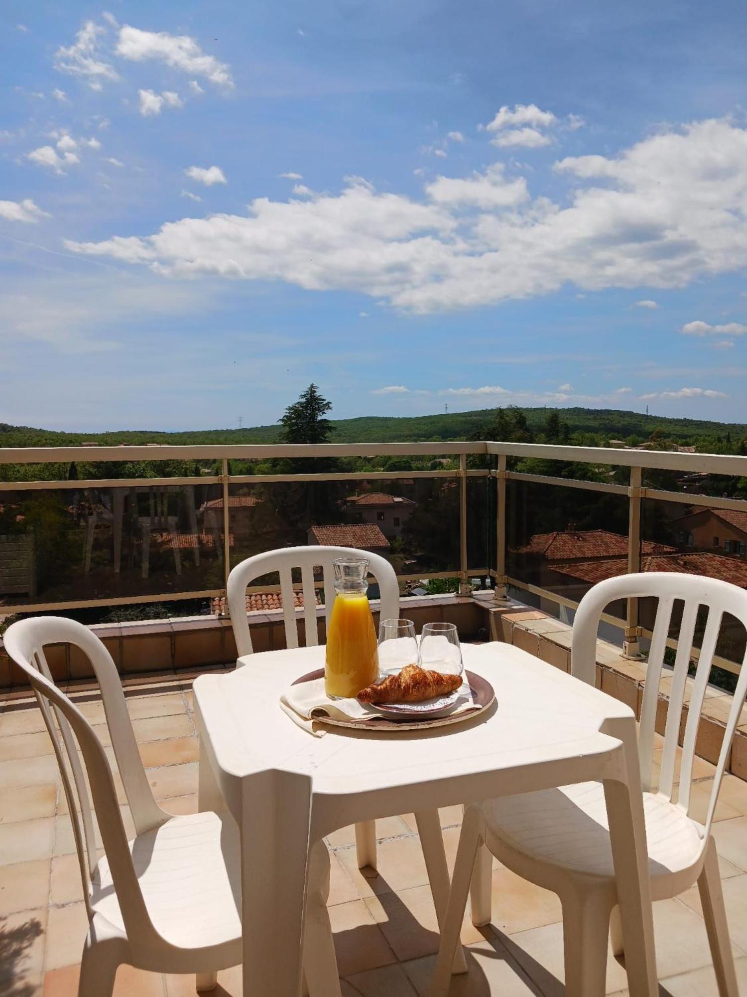 Отель Logis Le Relais Imperial Сен-Валье-де-Тье Экстерьер фото
