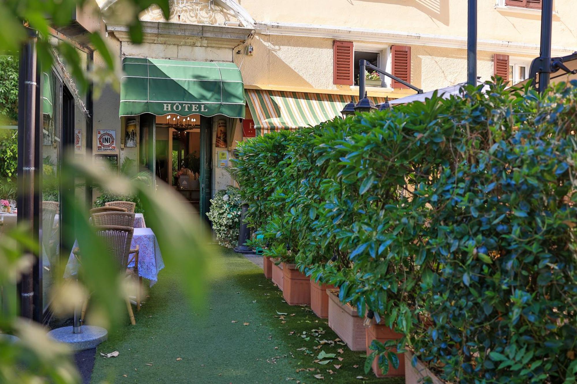Отель Logis Le Relais Imperial Сен-Валье-де-Тье Экстерьер фото