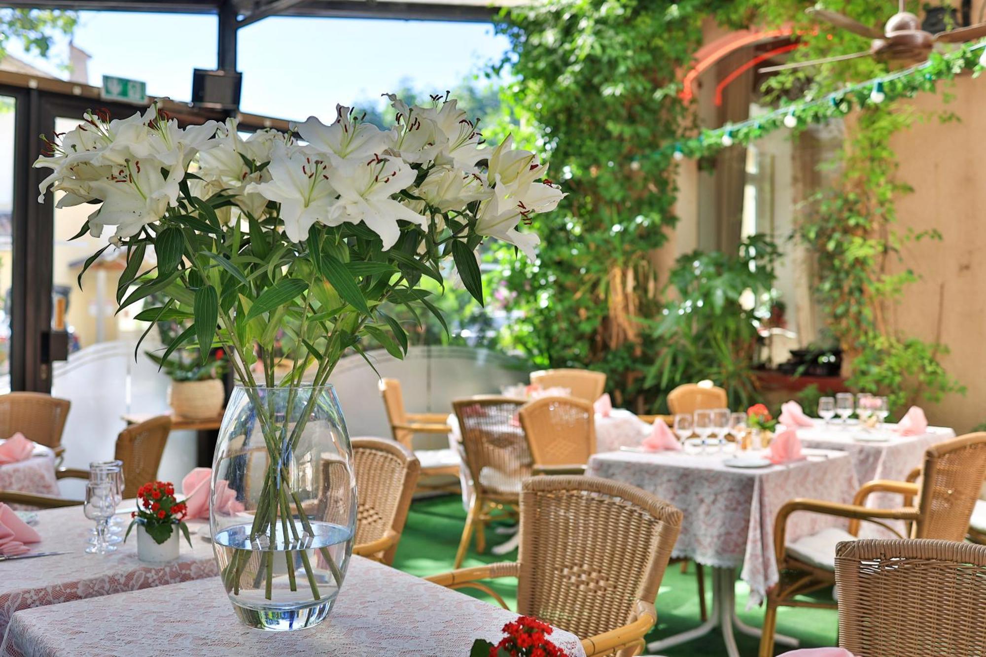 Отель Logis Le Relais Imperial Сен-Валье-де-Тье Экстерьер фото