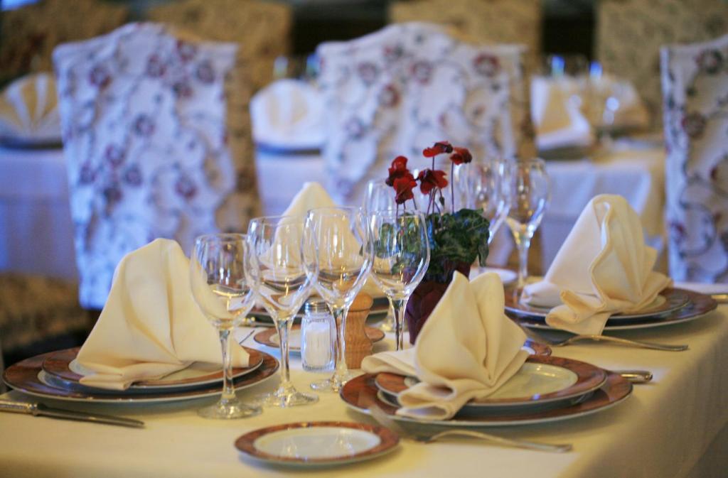 Отель Logis Le Relais Imperial Сен-Валье-де-Тье Экстерьер фото