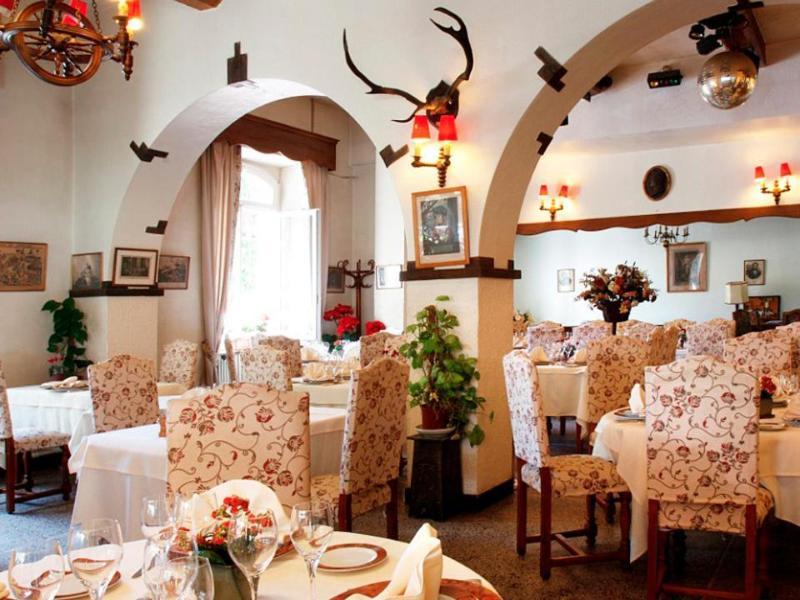 Отель Logis Le Relais Imperial Сен-Валье-де-Тье Экстерьер фото