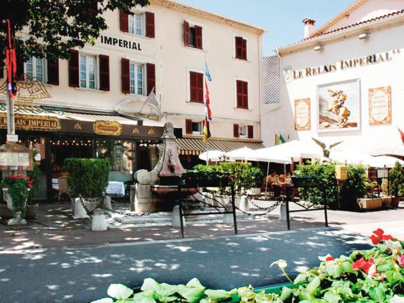 Отель Logis Le Relais Imperial Сен-Валье-де-Тье Экстерьер фото