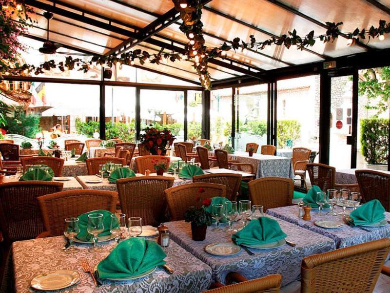 Отель Logis Le Relais Imperial Сен-Валье-де-Тье Экстерьер фото